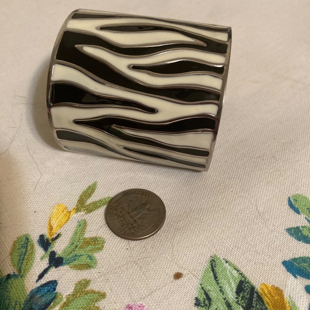 Zebra Pattern Bracelet - Picture 2 of 2